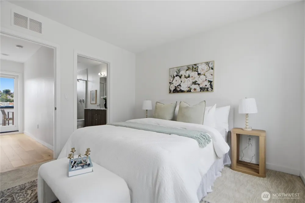 3043 C 21st Avenue W Seattle, WA 98199
