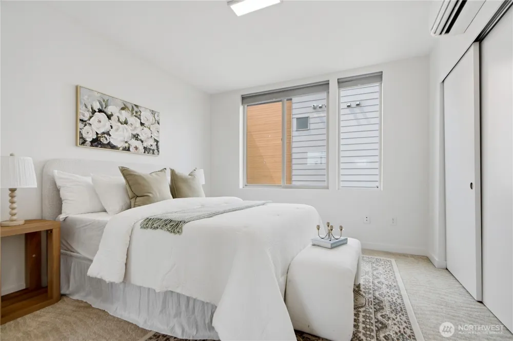 3043 C 21st Avenue W Seattle, WA 98199