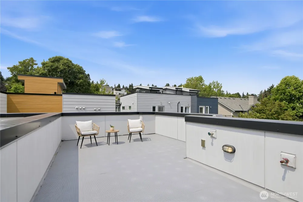 3043 C 21st Avenue W Seattle, WA 98199