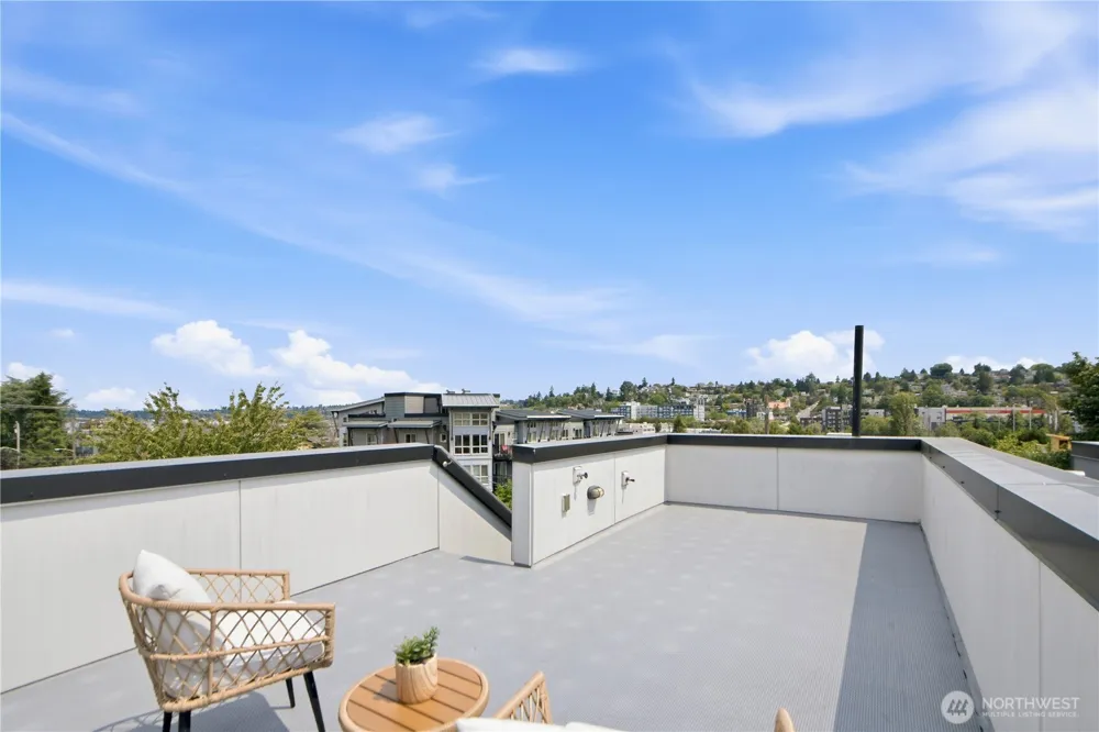 3043 C 21st Avenue W Seattle, WA 98199