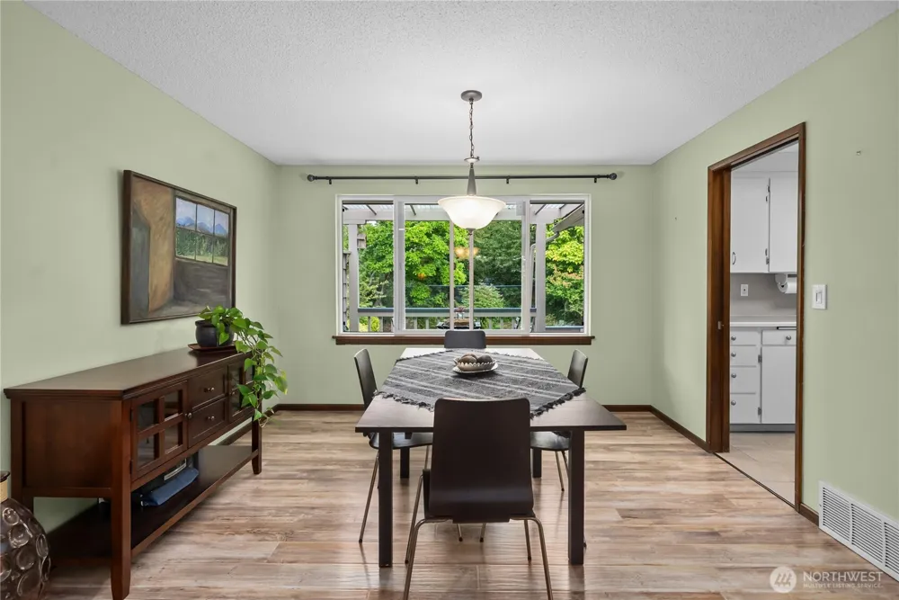 1561 S MacArthur Street Tacoma, WA 98465