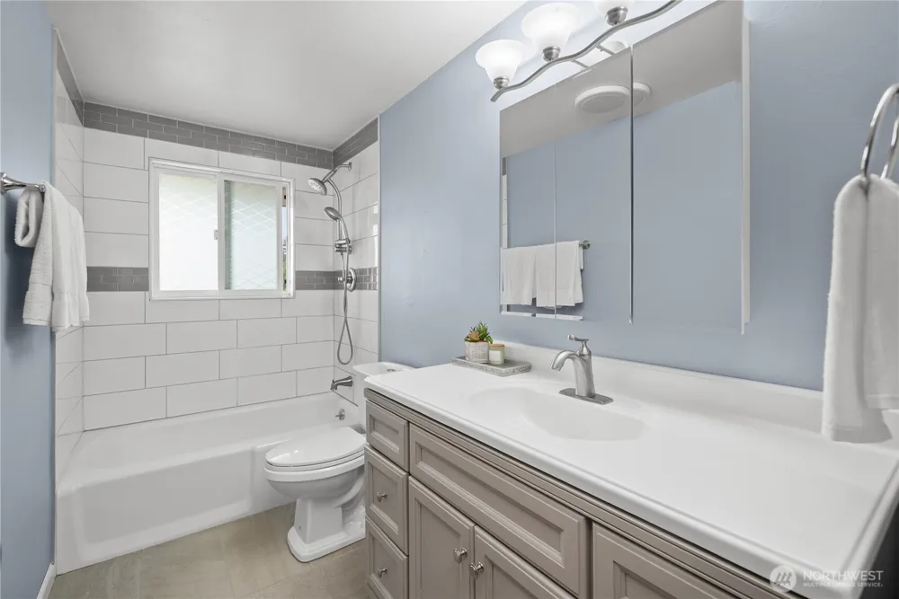 1561 S MacArthur Street Tacoma, WA 98465