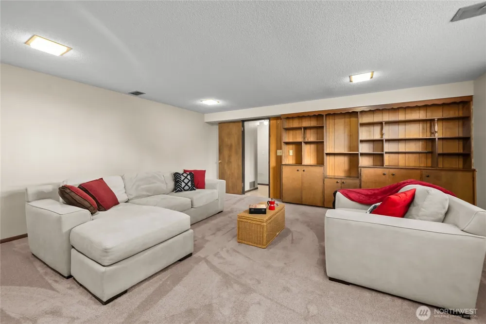 1561 S MacArthur Street Tacoma, WA 98465