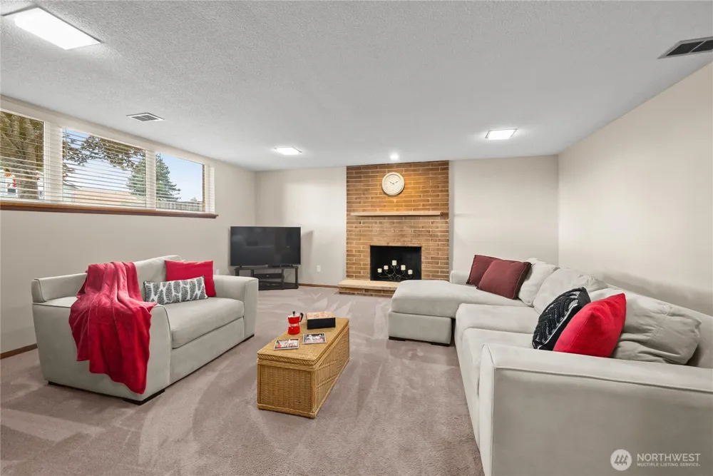 1561 S MacArthur Street Tacoma, WA 98465