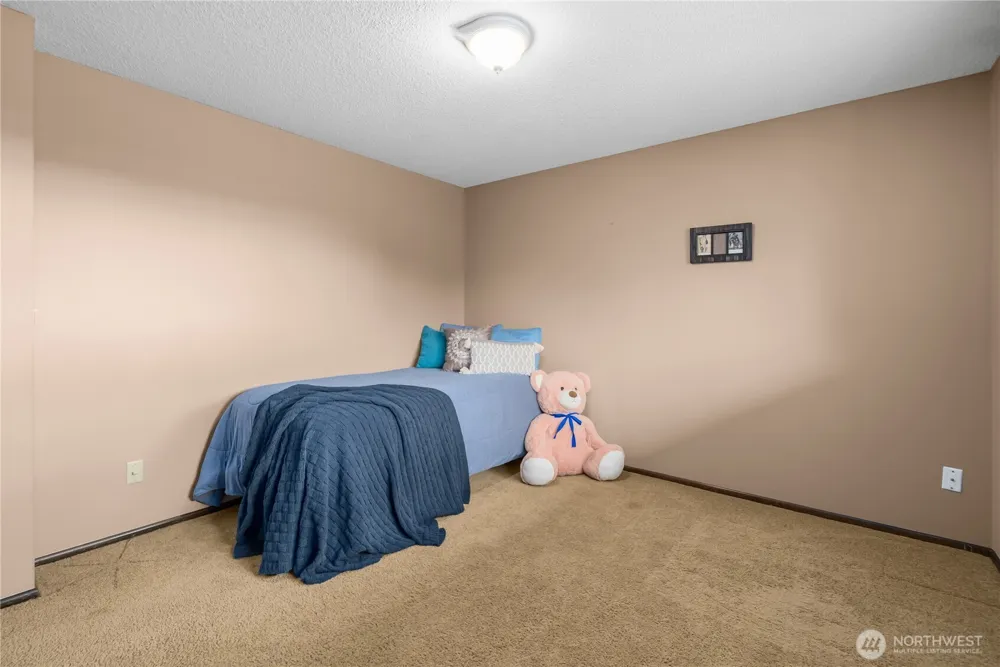 1561 S MacArthur Street Tacoma, WA 98465