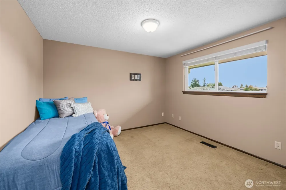 1561 S MacArthur Street Tacoma, WA 98465