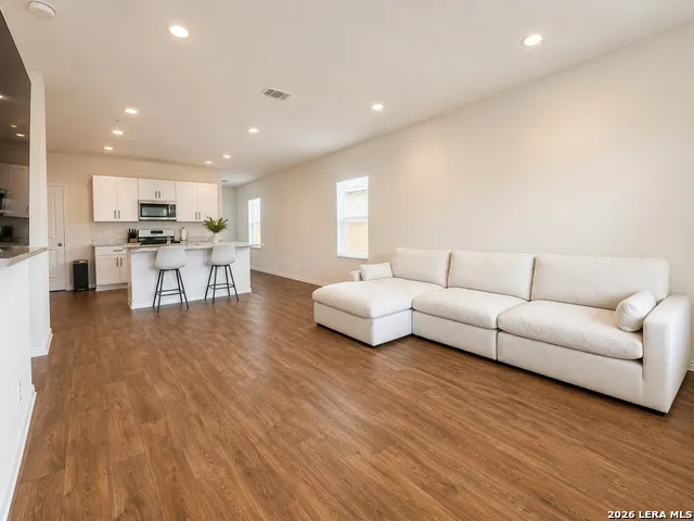5016 Snap Hook San Antonio, TX 78261
