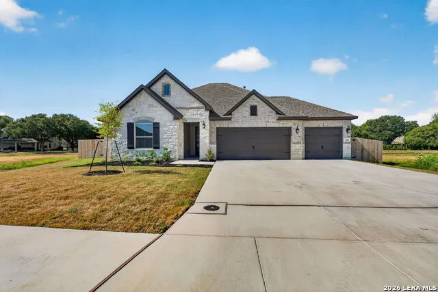 221 JANICE AVE Castroville, TX 78009