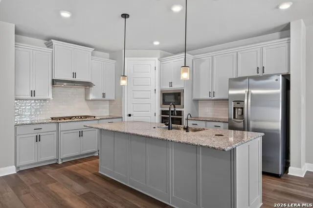 221 JANICE AVE Castroville, TX 78009