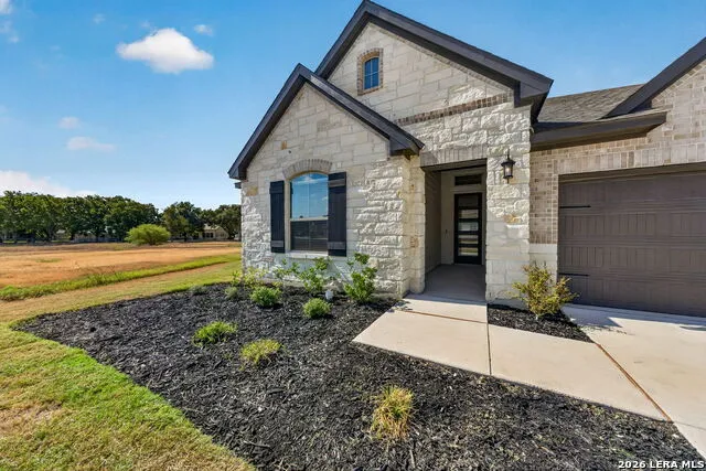 221 JANICE AVE Castroville, TX 78009