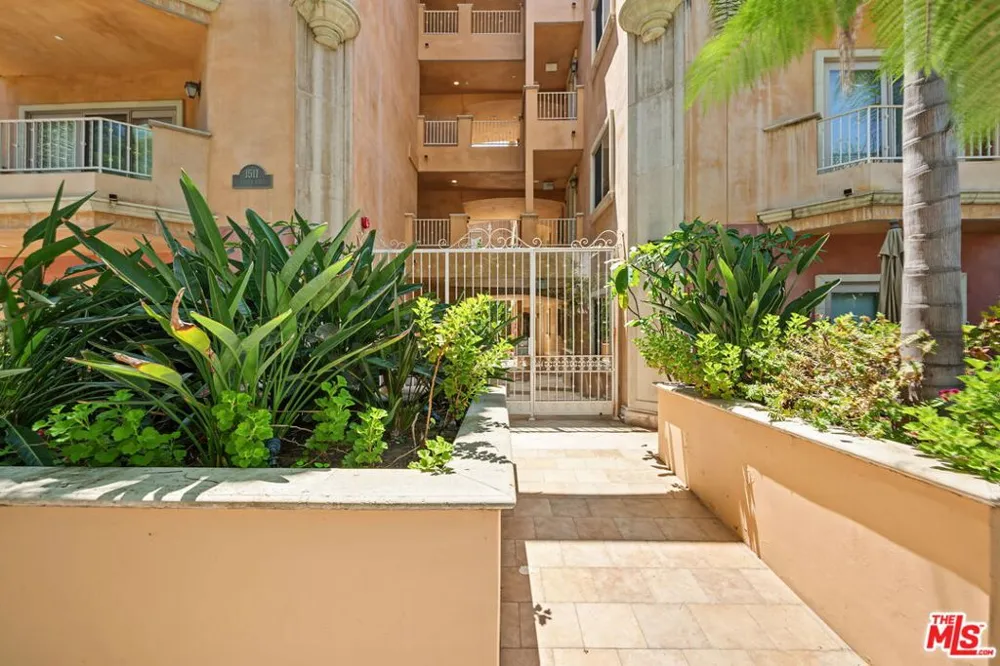 1511 Camden Avenue #103 Los Angeles, CA 90025