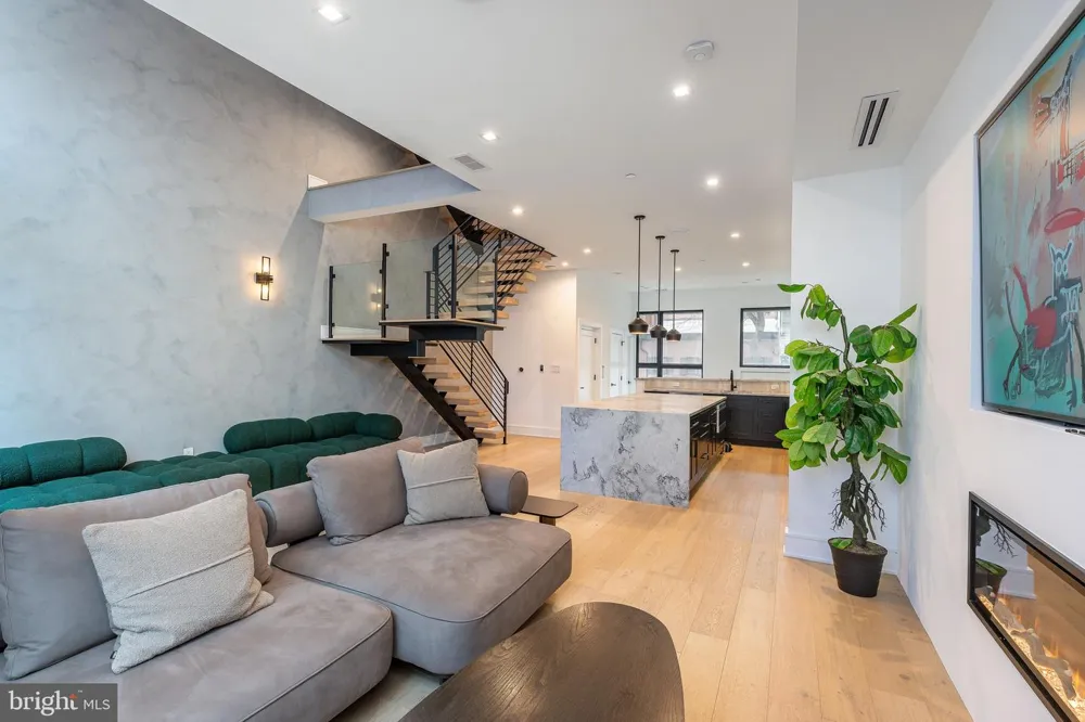 2320 SANSOM STREET Philadelphia, PA 19103