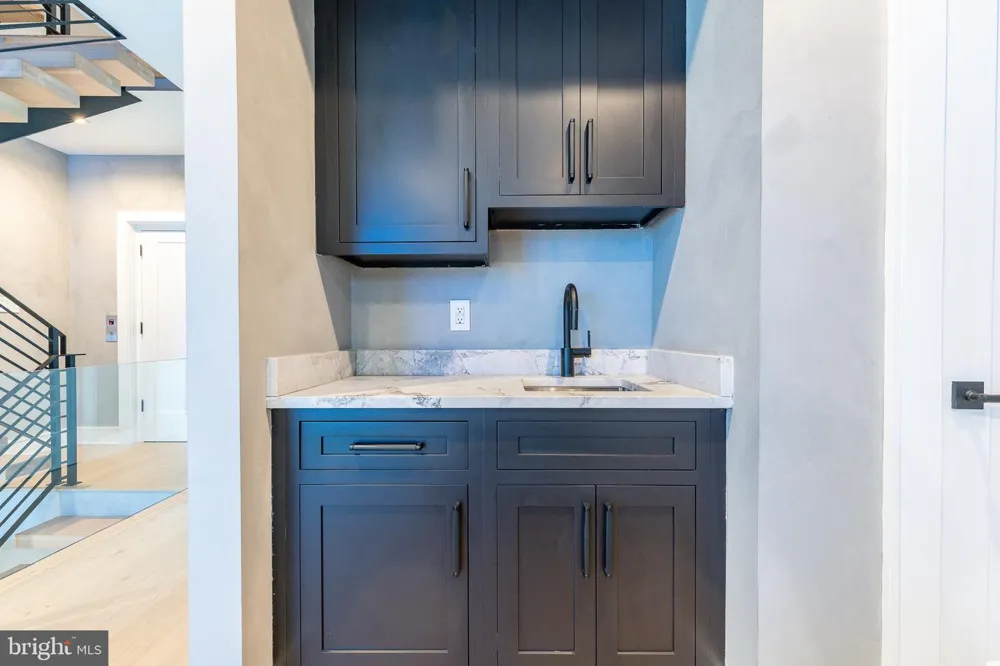 2320 SANSOM STREET Philadelphia, PA 19103