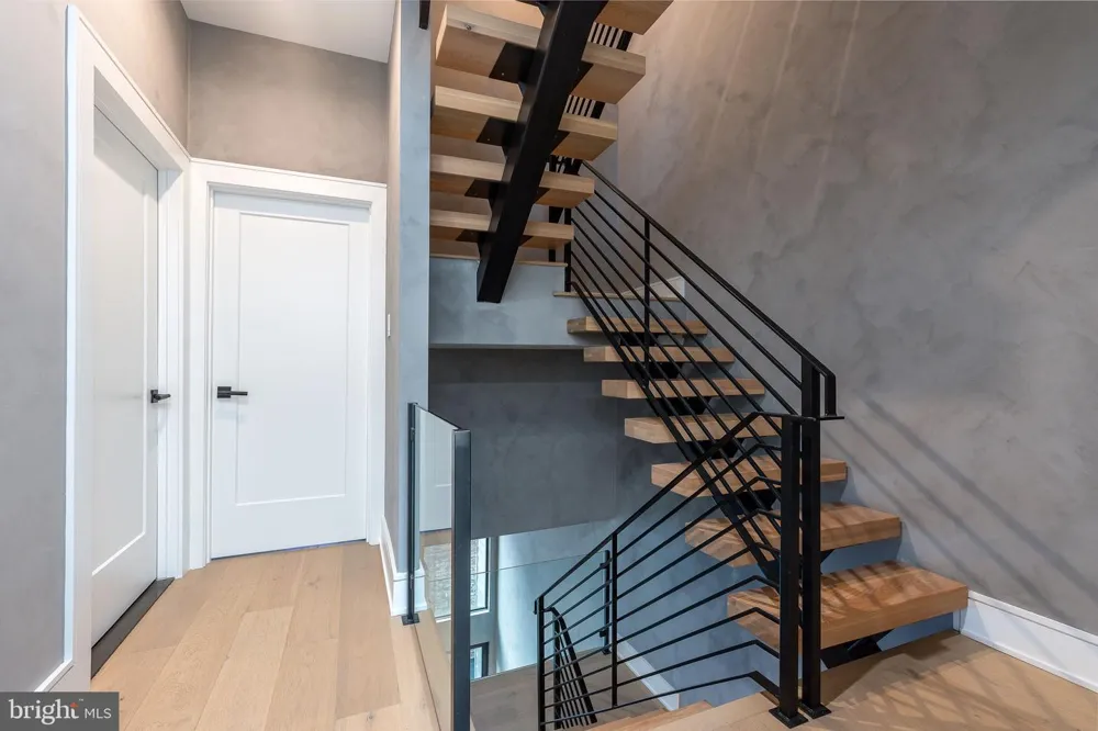 2320 SANSOM STREET Philadelphia, PA 19103