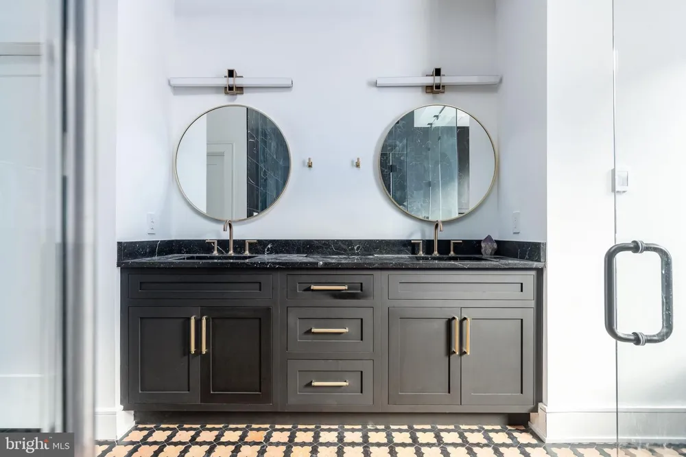 2320 SANSOM STREET Philadelphia, PA 19103
