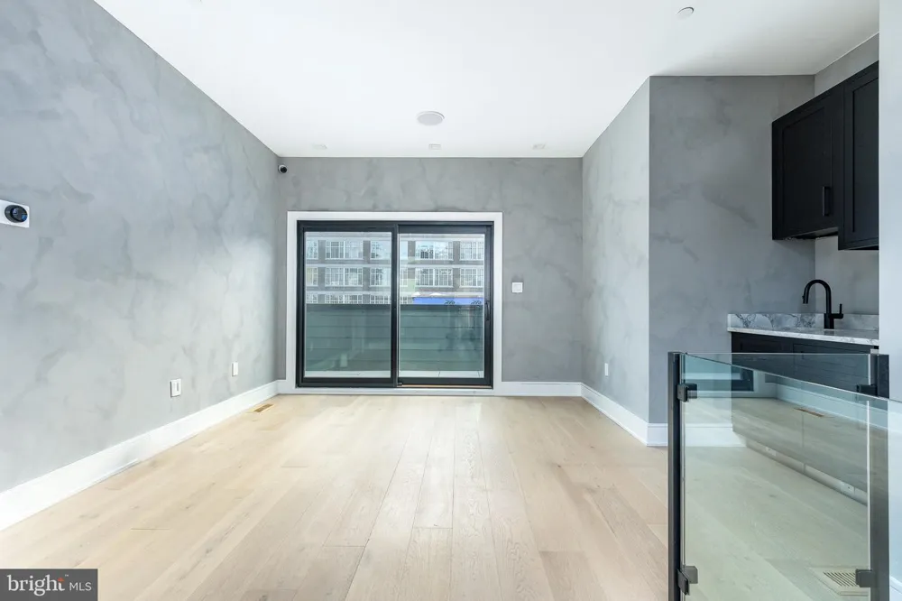 2320 SANSOM STREET Philadelphia, PA 19103
