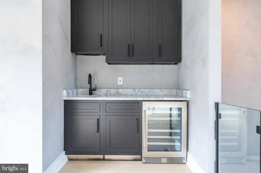 2320 SANSOM STREET Philadelphia, PA 19103