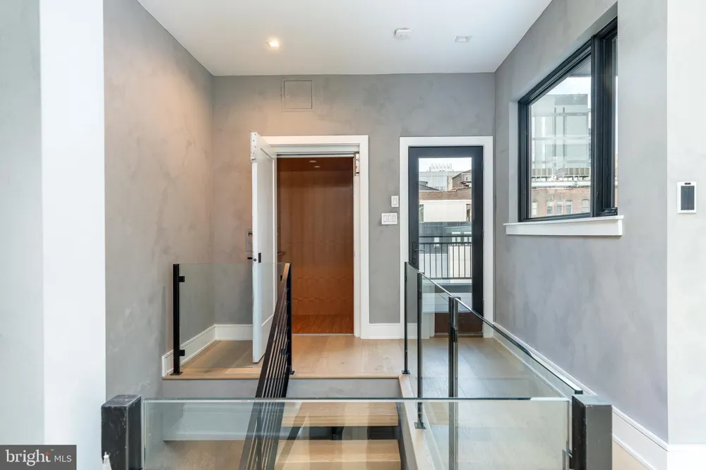 2320 SANSOM STREET Philadelphia, PA 19103