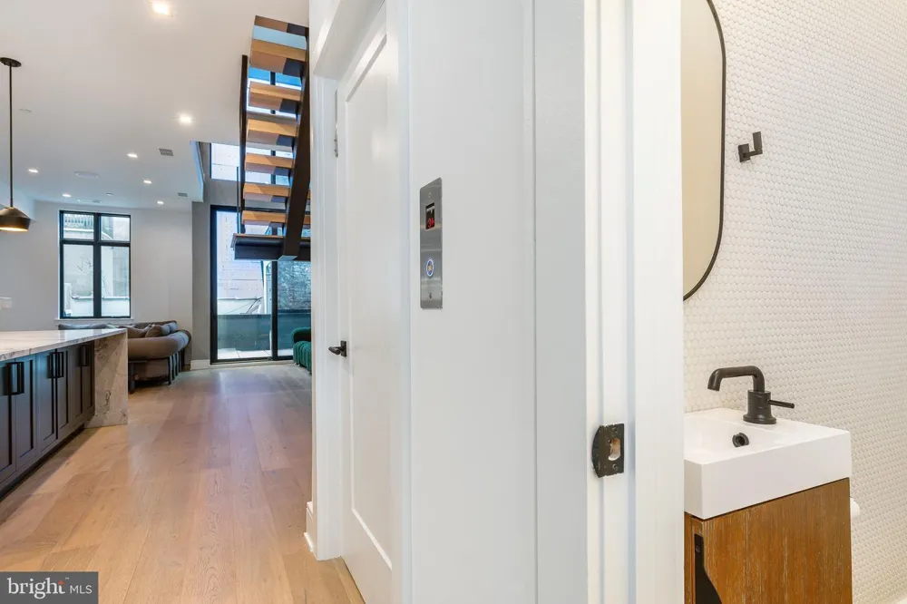 2320 SANSOM STREET Philadelphia, PA 19103
