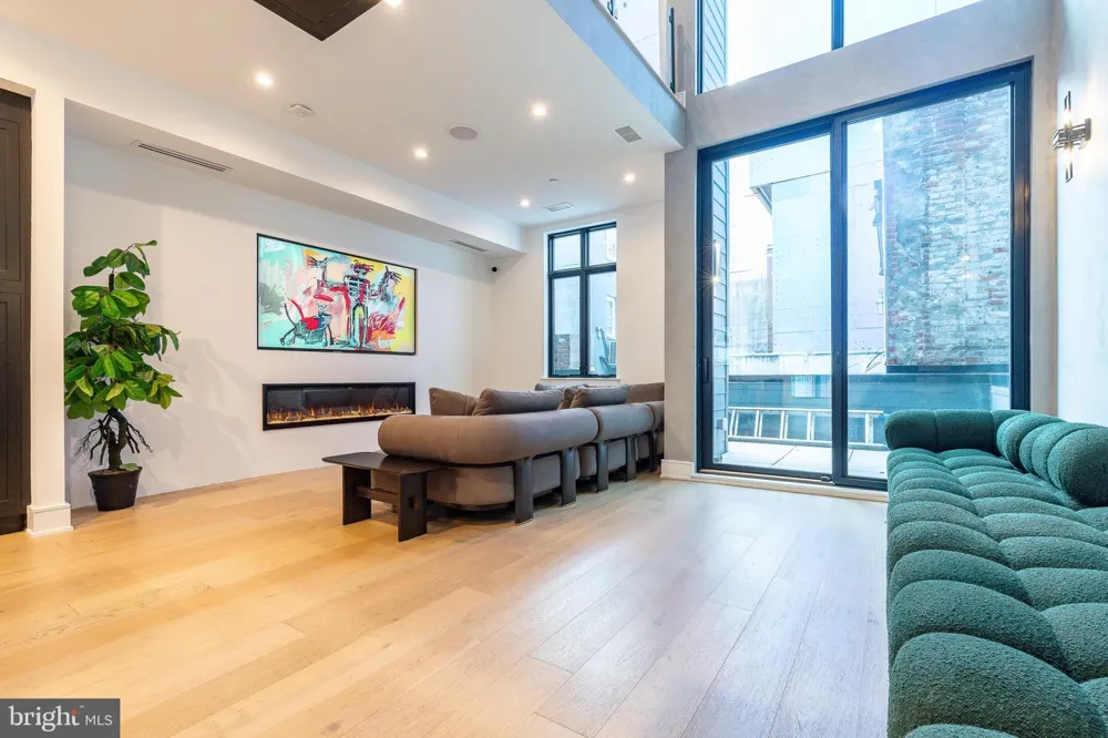 2320 SANSOM STREET Philadelphia, PA 19103