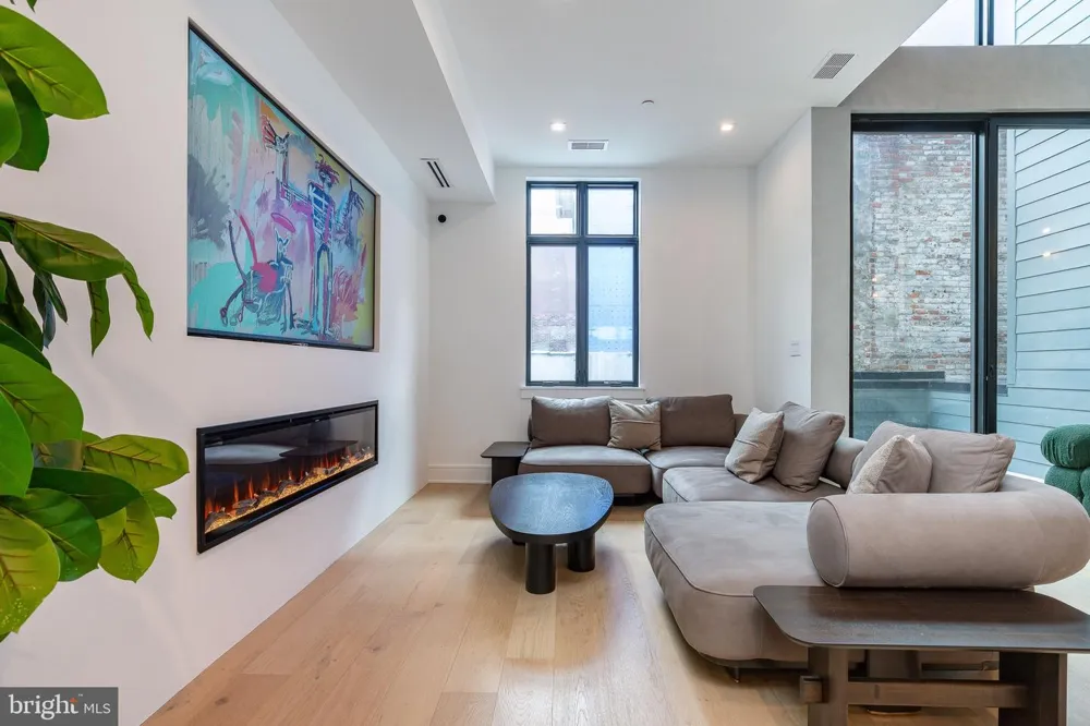 2320 SANSOM STREET Philadelphia, PA 19103