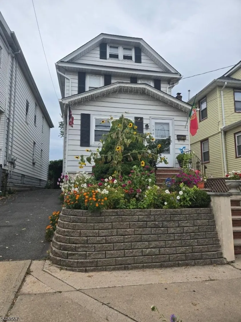 744 Van Buren Ave Elizabeth City, NJ 07201