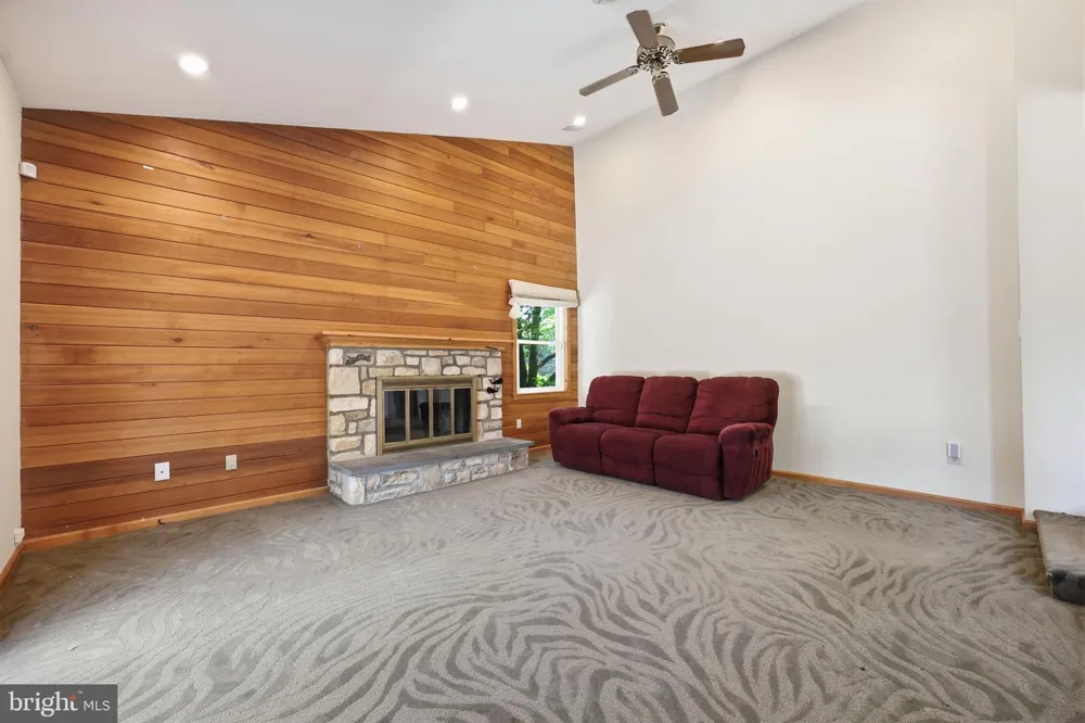 1272 KNOX DRIVE Yardley, PA 19067