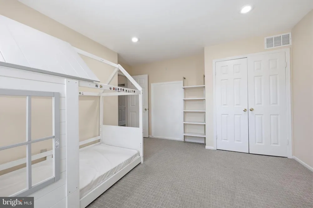 1272 KNOX DRIVE Yardley, PA 19067