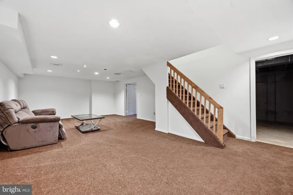 1272 KNOX DRIVE Yardley, PA 19067