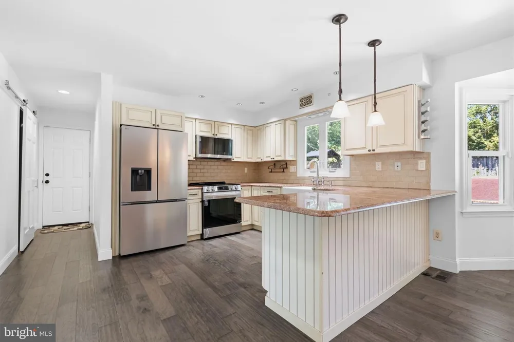1272 KNOX DRIVE Yardley, PA 19067