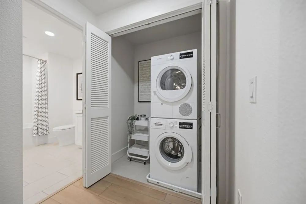 657 Walnut Street #303 San Carlos, CA 94070