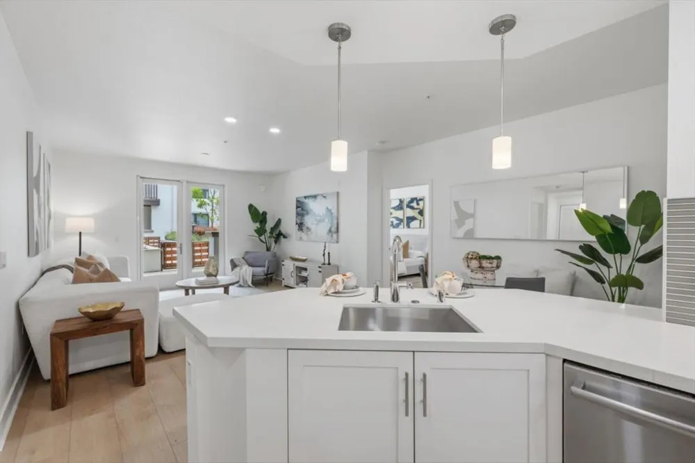 657 Walnut Street #303 San Carlos, CA 94070