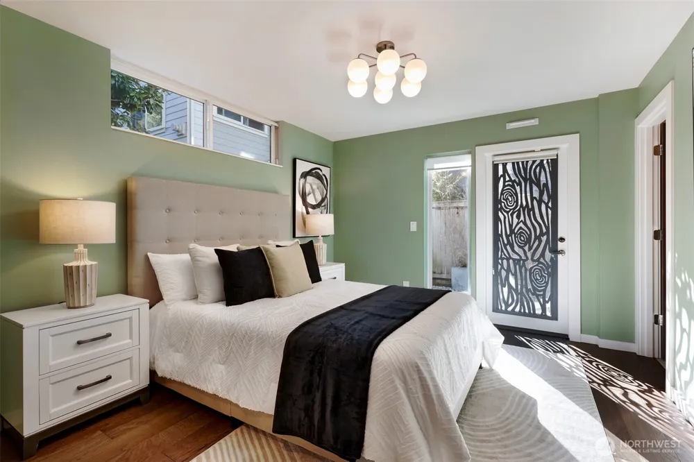6533 34th Avenue SW #B Seattle, WA 98126