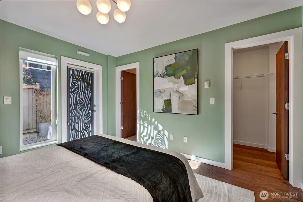6533 34th Avenue SW #B Seattle, WA 98126