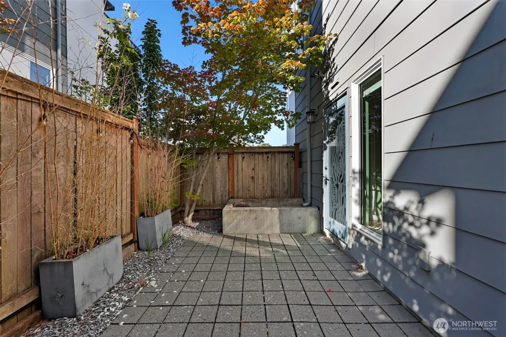 6533 34th Avenue SW #B Seattle, WA 98126