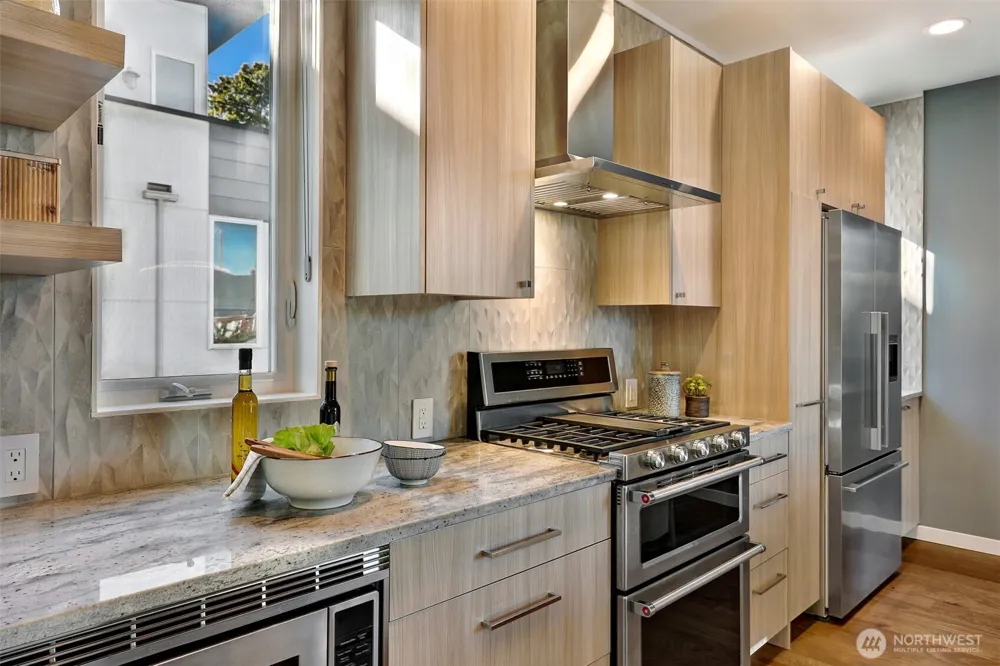 6533 34th Avenue SW #B Seattle, WA 98126
