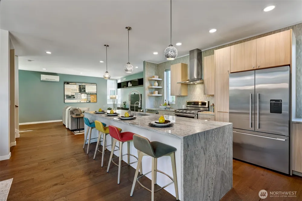 6533 34th Avenue SW #B Seattle, WA 98126
