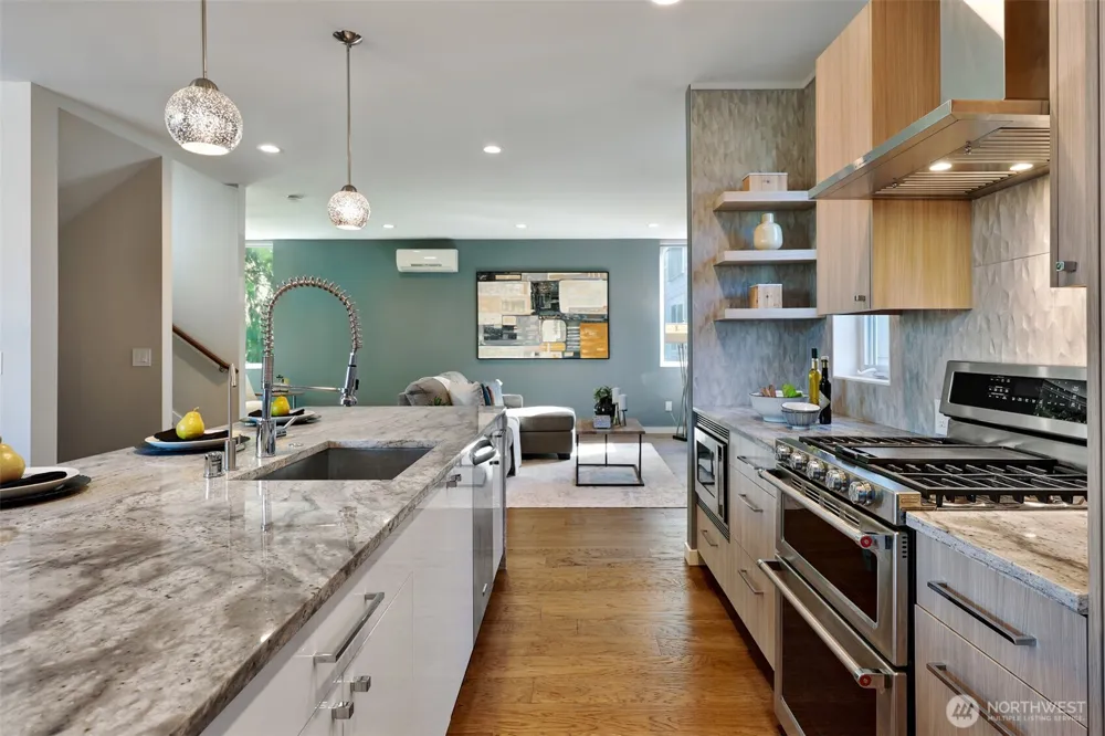 6533 34th Avenue SW #B Seattle, WA 98126