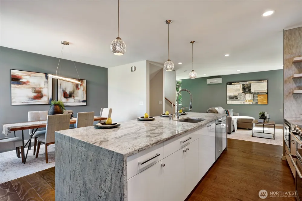 6533 34th Avenue SW #B Seattle, WA 98126