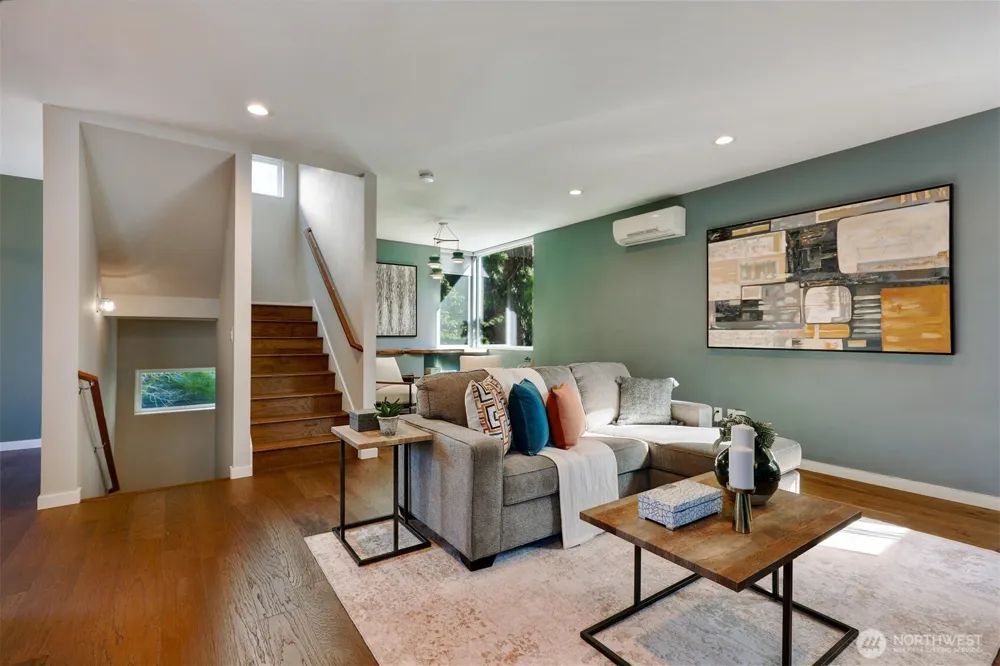 6533 34th Avenue SW #B Seattle, WA 98126