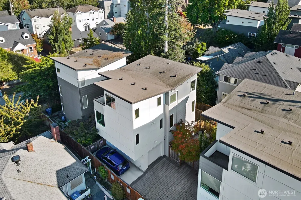6533 34th Avenue SW #B Seattle, WA 98126