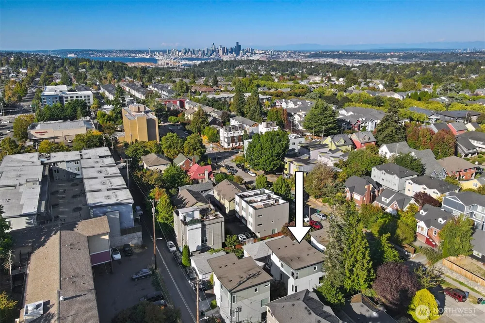 6533 34th Avenue SW #B Seattle, WA 98126