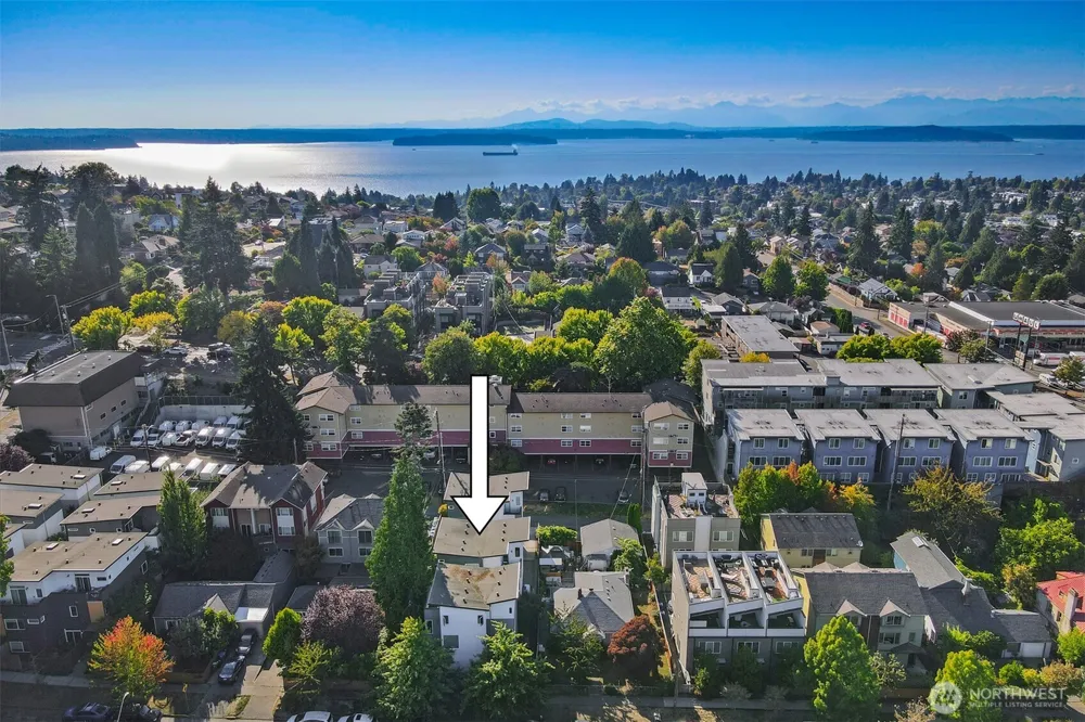 6533 34th Avenue SW #B Seattle, WA 98126