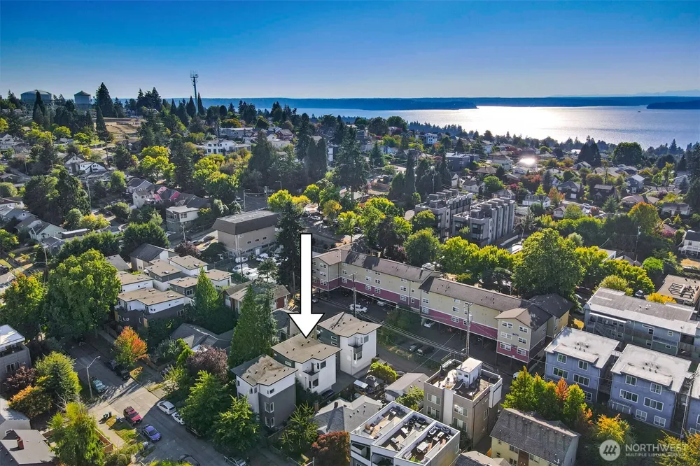 6533 34th Avenue SW #B Seattle, WA 98126
