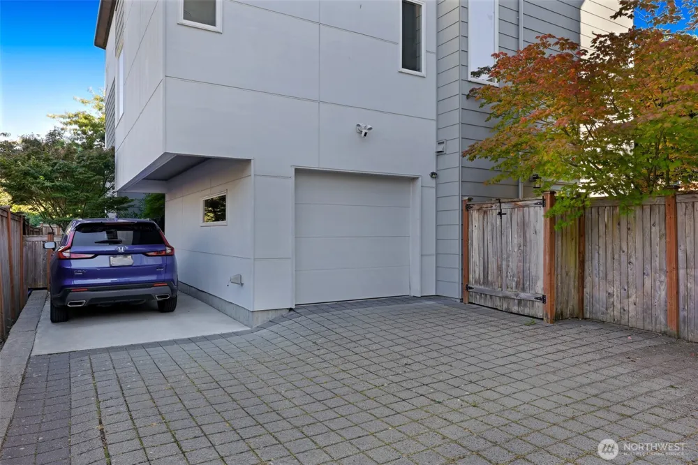 6533 34th Avenue SW #B Seattle, WA 98126