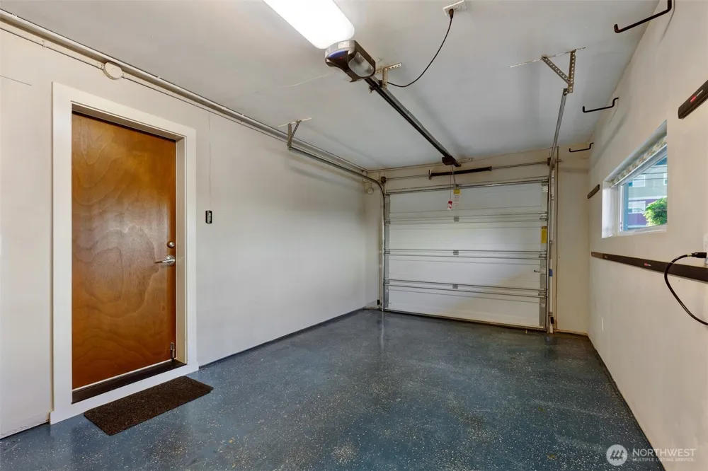 6533 34th Avenue SW #B Seattle, WA 98126