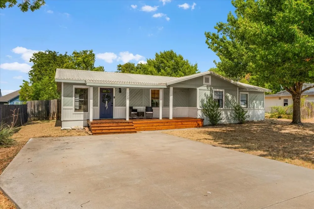 124 James Street Aledo, TX 76008