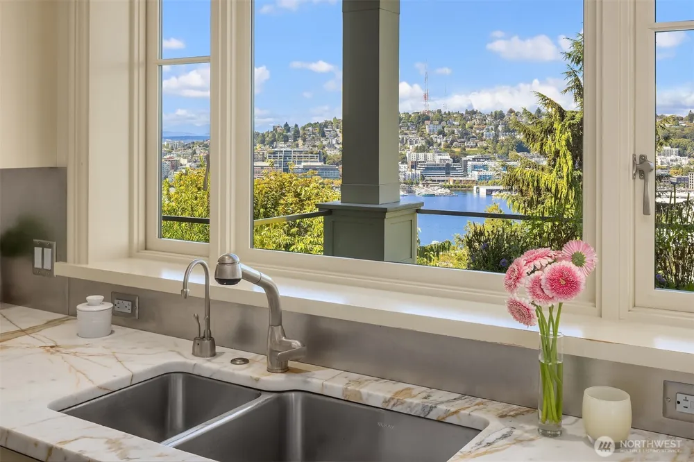 1065 Summit Avenue E Seattle, WA 98102