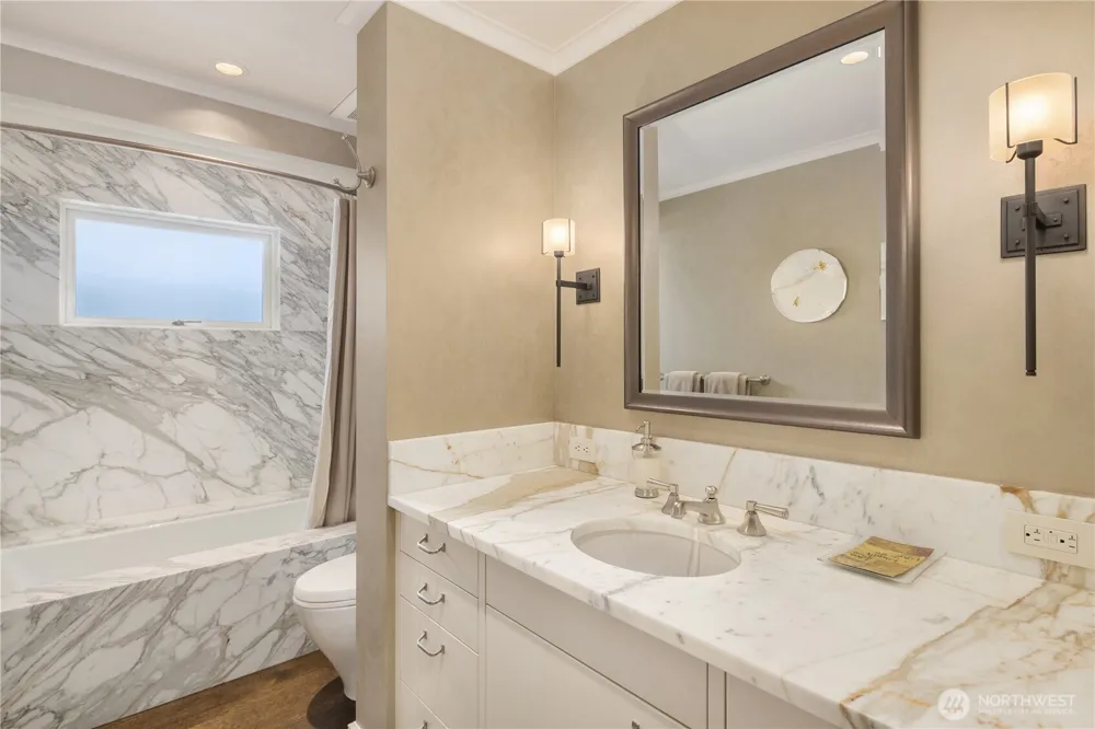 1065 Summit Avenue E Seattle, WA 98102