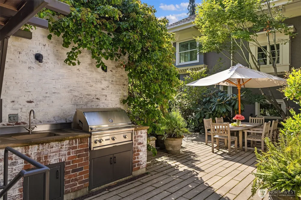 1065 Summit Avenue E Seattle, WA 98102